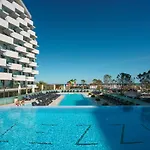 The Queens Infinity Pool&spa Mamaia Nord
