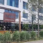 The Queens Infinity Pool&spa Mamaia Nord 아파트