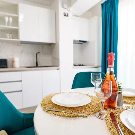 The Queen Infinity Pool&spa Mamaia Nord *