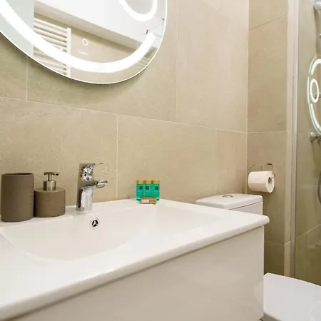 Apartment The Queen Infinity Pool&spa Mamaia Nord *
