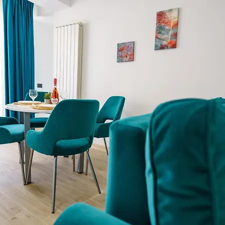 Apartment The Queen Infinity Pool&spa Mamaia Nord *