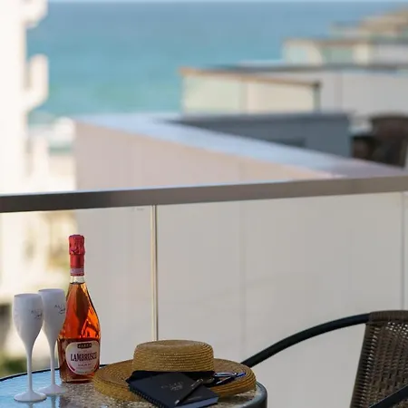 The Queen Infinity Pool&spa Mamaia Nord Apartamento *