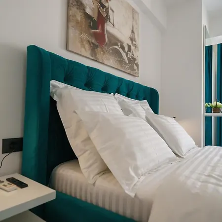 The Queen Infinity Pool&spa Mamaia Nord Năvodari