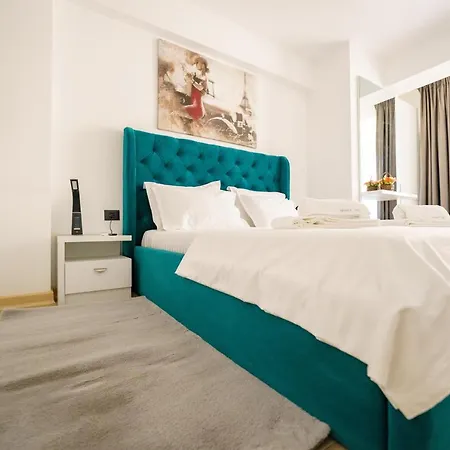 The Queen Infinity Pool&spa Mamaia Nord *