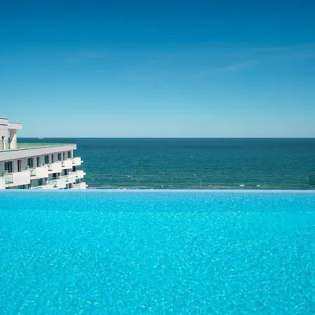 The Queen Infinity Pool&spa Mamaia Nord Năvodari