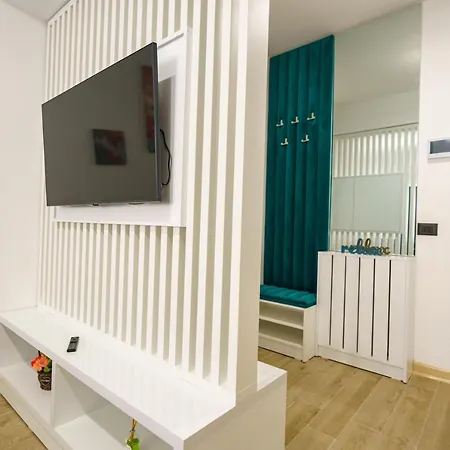 Apartment The Queen Infinity Pool&spa Mamaia Nord *