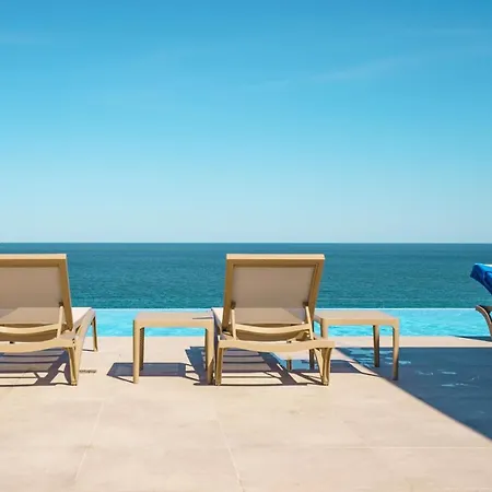 The Queens Infinity Pool&spa Mamaia Nord