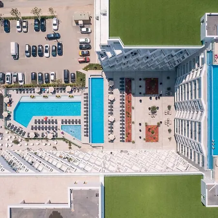 The Queen Infinity Pool&spa Mamaia Nord Navodari