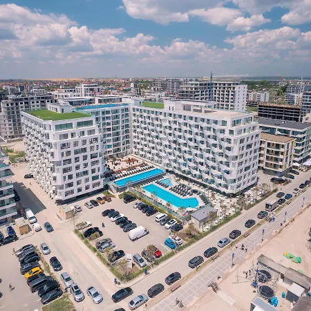 The Queen Infinity Pool&spa Mamaia Nord *