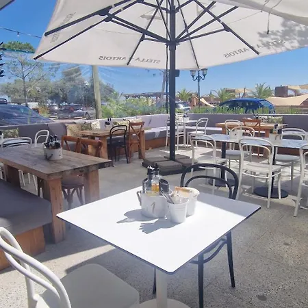 The Queen Infinity Pool&spa Mamaia Nord