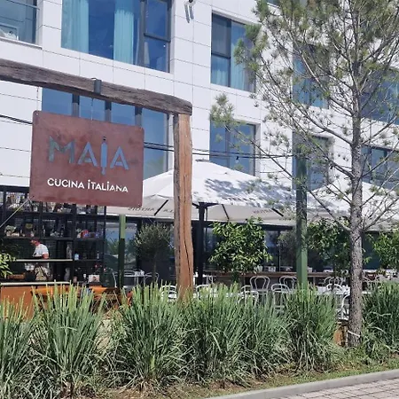 The Queen Infinity Pool&spa Mamaia Nord Apartamento