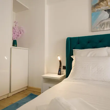 The Queens Infinity Pool&spa Mamaia Nord דירה *